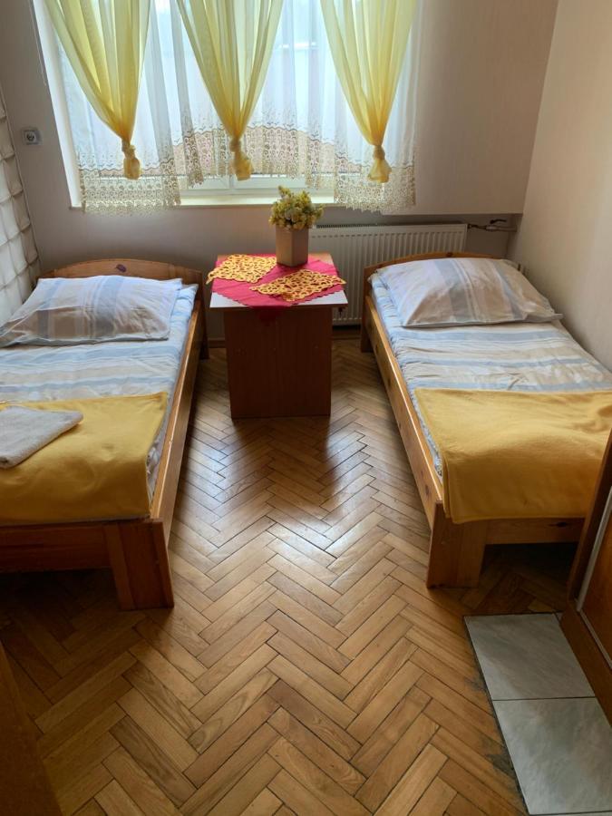 Pokoje Goscinne Amader Zambrow Exteriör bild