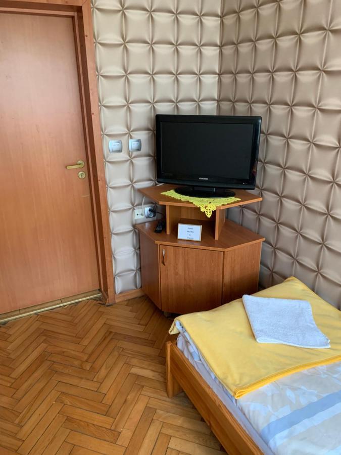 Pokoje Goscinne Amader Zambrow Exteriör bild